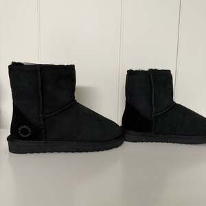 Fireside by Dearfoams Women's Rosebery Genuine Shearling Boot